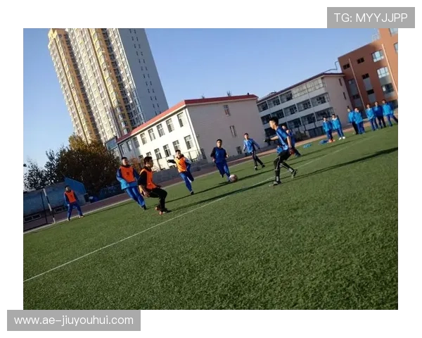 《球场足球战术与技术分析笔记:提升比赛表现的关键要素》